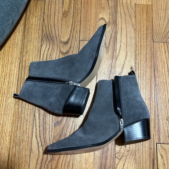 Grey ankle cowboy style boots - Picture 3 of 5